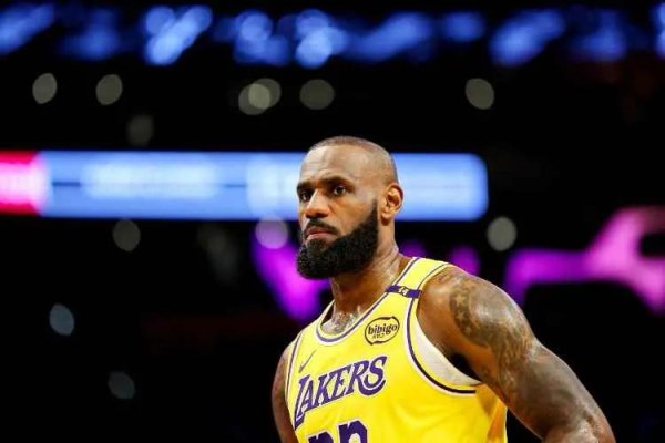 Lakers tiết lộ rằng họ muốn James rời khỏi đội hoặc cắt giảm tiền lương của họ! Nhưng anh ấy đã thực