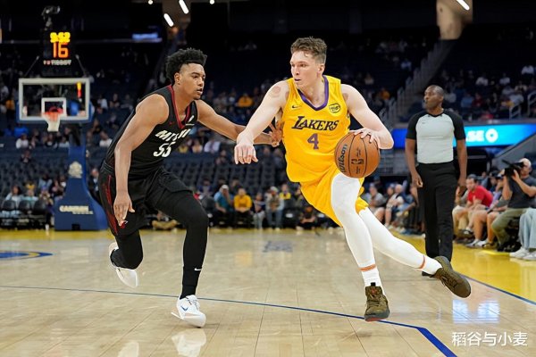 Sau khi mất tiêu chuẩn cho hai trận đấu liên tiếp, tại sao ngôi sao Lakers không thể tìm thấy một cá