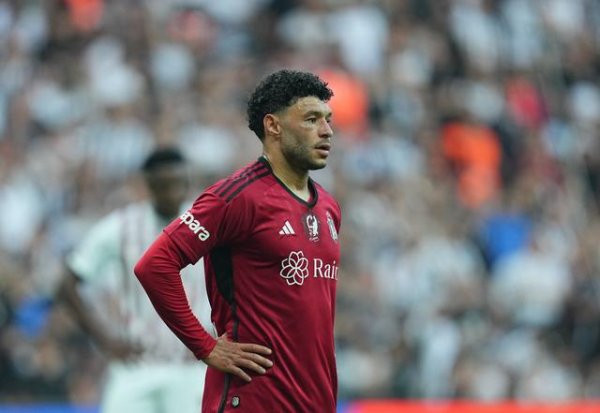 Gương: Besiktas đang đàm phán chấm dứt với Chamberlain, anh ấy có thể trở lại Anh để chơi bóng đá