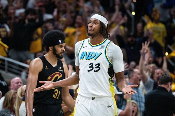 Wade hỗ trợ Turner tham gia Bucks!