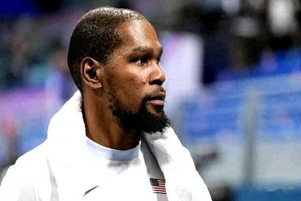 XU Media: Đội có kế hoạch giảm thời gian chơi mùa giải thường xuyên của Durant trong mùa giải mới để