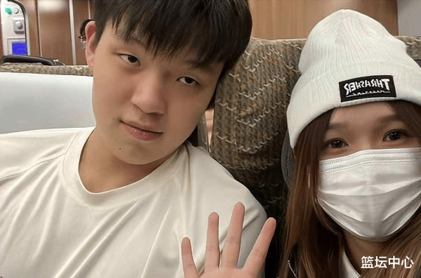 Và anh ấy không chơi Cup châu Á, đại lý Rich Paul có thể kiếm được bao nhiêu tiền từ Yang Hansen?