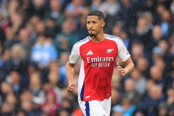 Saliba: Bài học phải được học từ ba năm qua, tôi tin rằng Yorke có thể giúp chúng ta giành được chiế